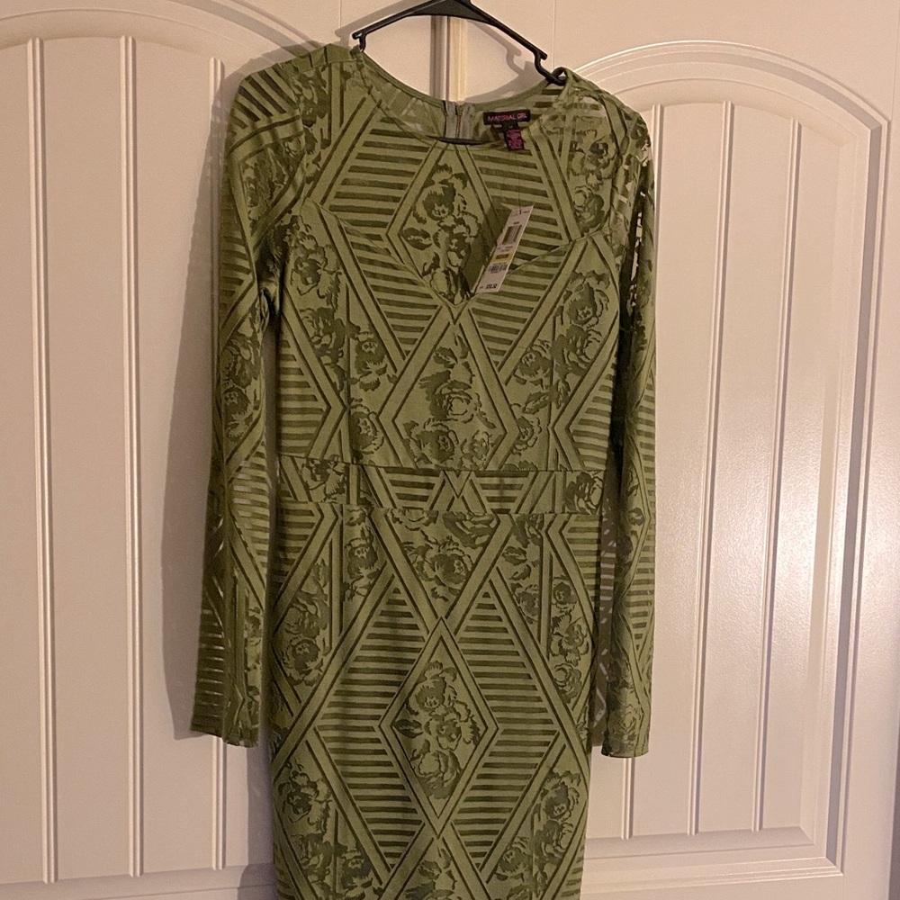 Material Girl Olive Green Geometric Print Long Sleeve Dress; Size M